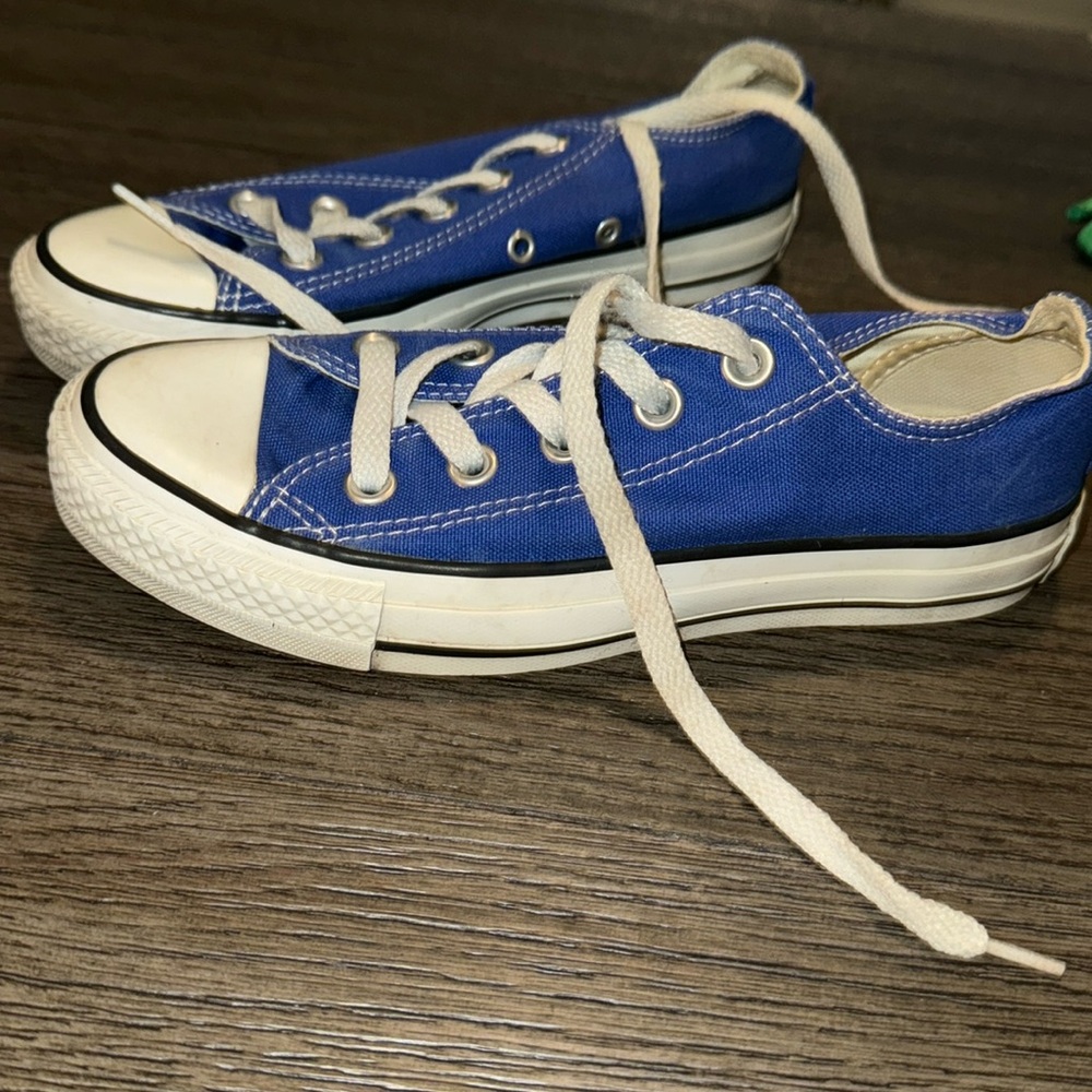 Ladies size 5 All-Star Converse. Unisex- Men's size 3